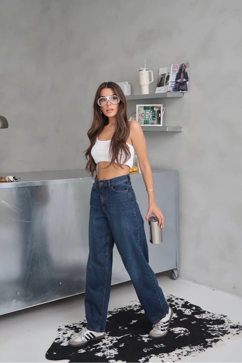 Arkadan tokalı jeans pantolon