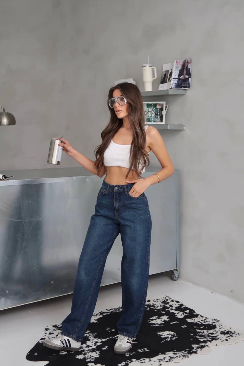 Arkadan tokalı jeans pantolon