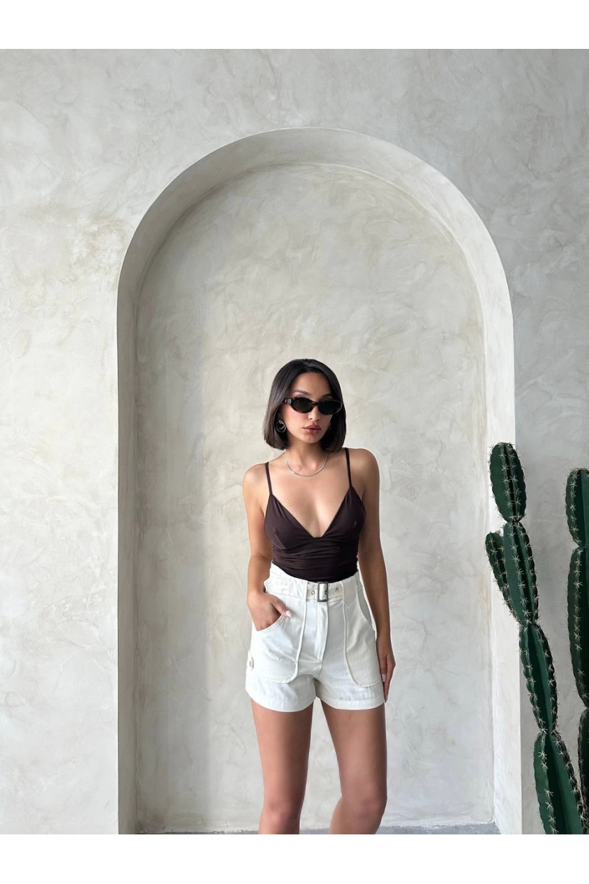 Kemer detaylı gabardin şort krem s25289