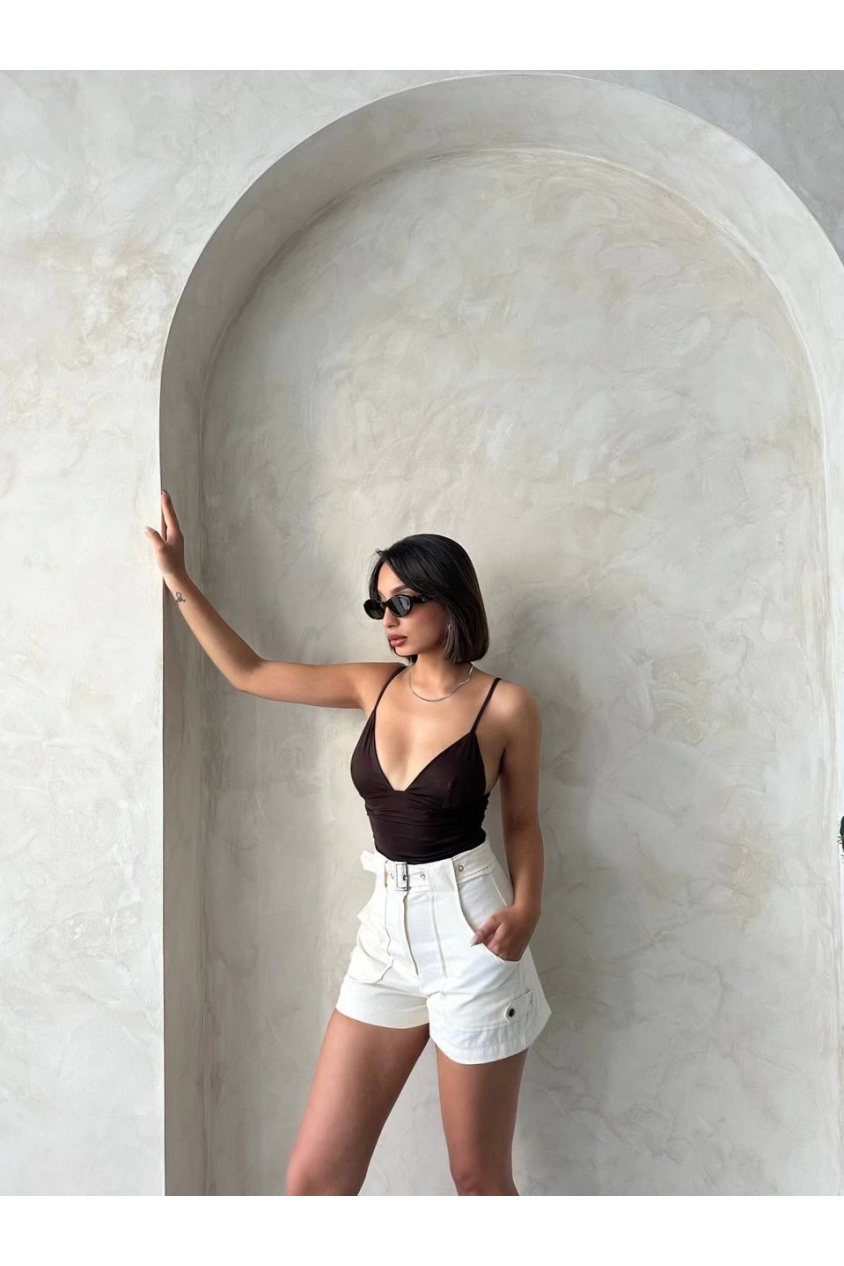 Kemer detaylı gabardin şort krem s25289