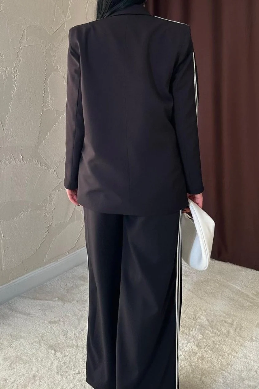Siyah Alt Üst Yanları Şeritli Takım