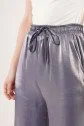 Parlak Görünümlü Cepli Mor Bol Paça Pantolon