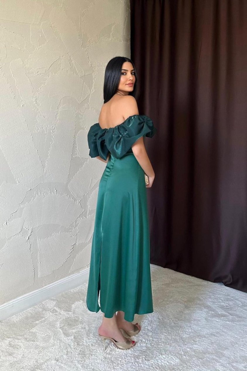 Zümrüt Omuz Büzgülü Saten Elbise