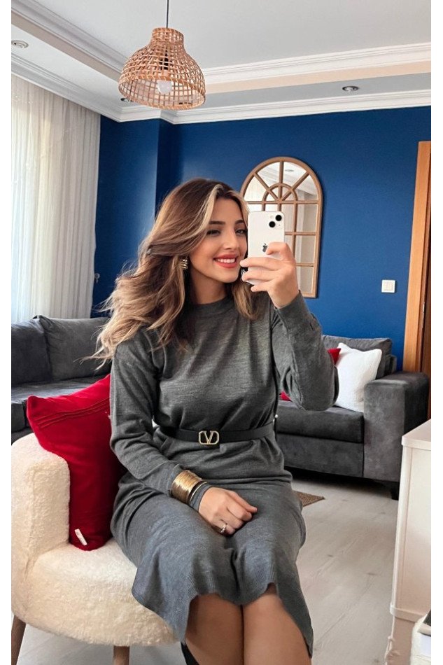 Kadın Uzun Kollu Bisiklet Yaka Yırtmaç Detay Triko Midi Boy Elbise