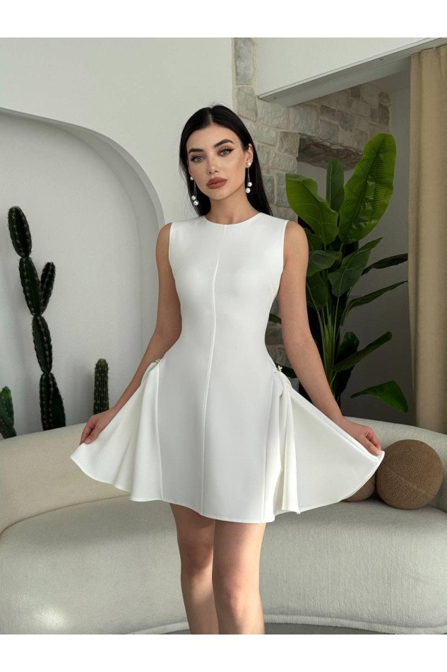 More İnci Detaylı Elbise
