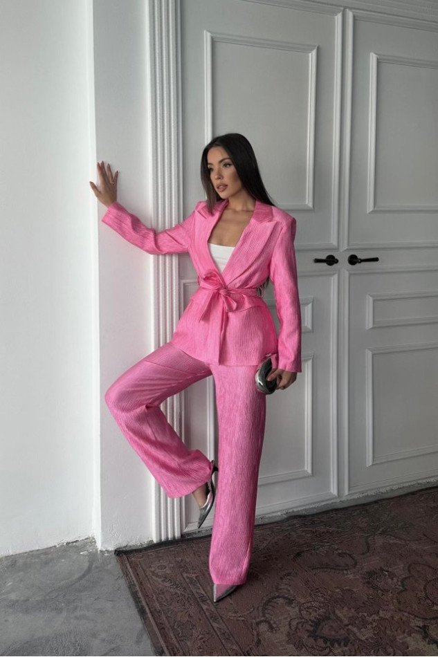 Pembe Beli Kuşaklı Ceket Ve Pantolon Parlak Takım