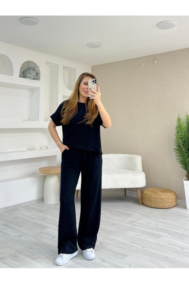 Kadın Modal Kumaş V Yaka Tişört Ve Bol Kesim Pantolon Ikili Takım