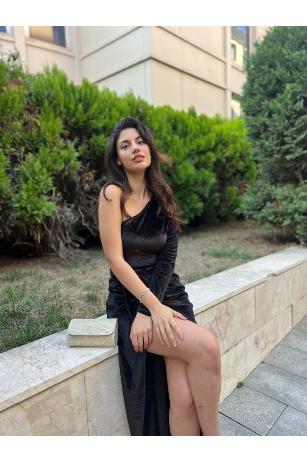 Kadın Uzun Kollu Yırtmaçlı önü Pile Detay Kadife Elbise